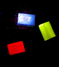 Load image into Gallery viewer, Fluorescent nature specimens (individual)