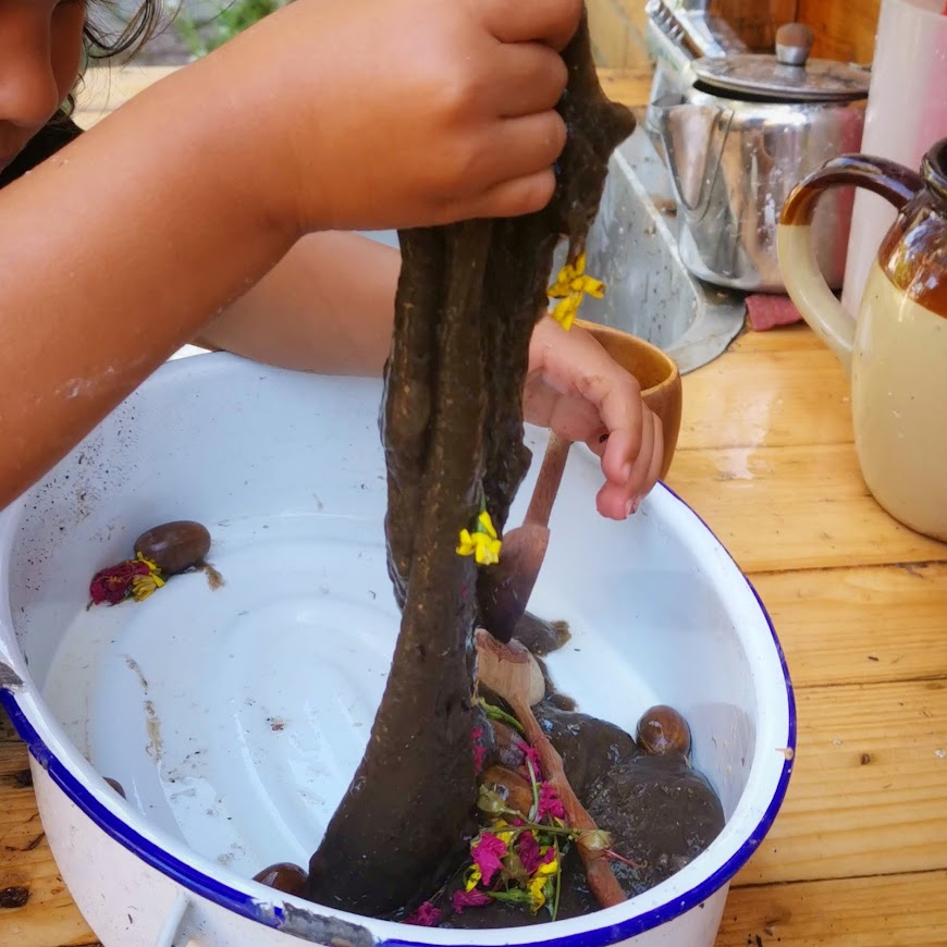 Muddly Puddly Laboratory - Just add water for mud magic